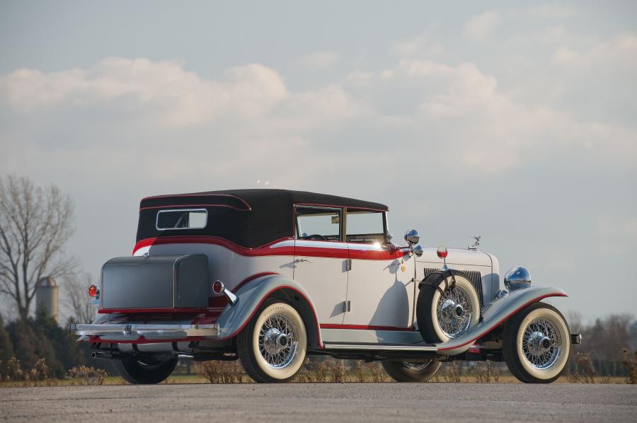  Auburn 12-161A Custom Dual Ratio Convertible Sedan 1933 года  (фото 2 из 5)